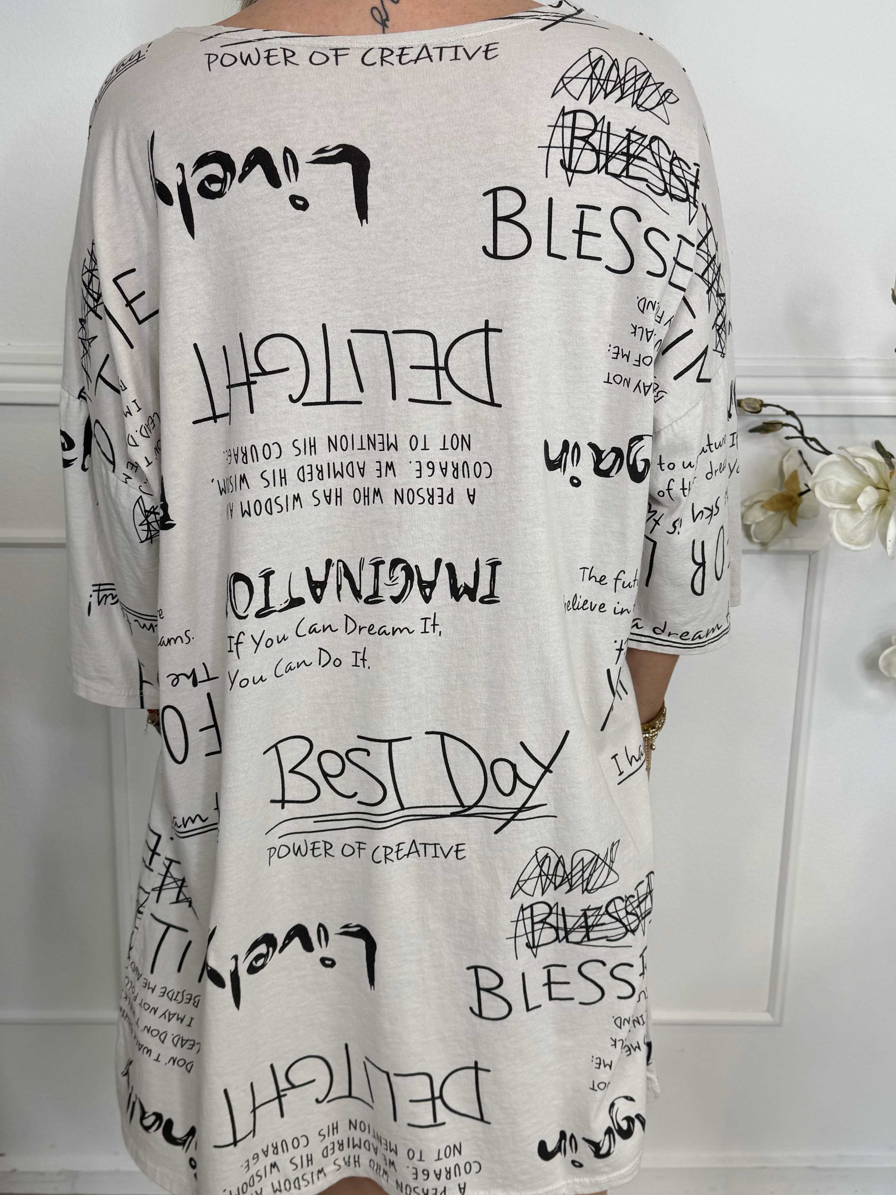 Lora - T-shirt kjole med tekst